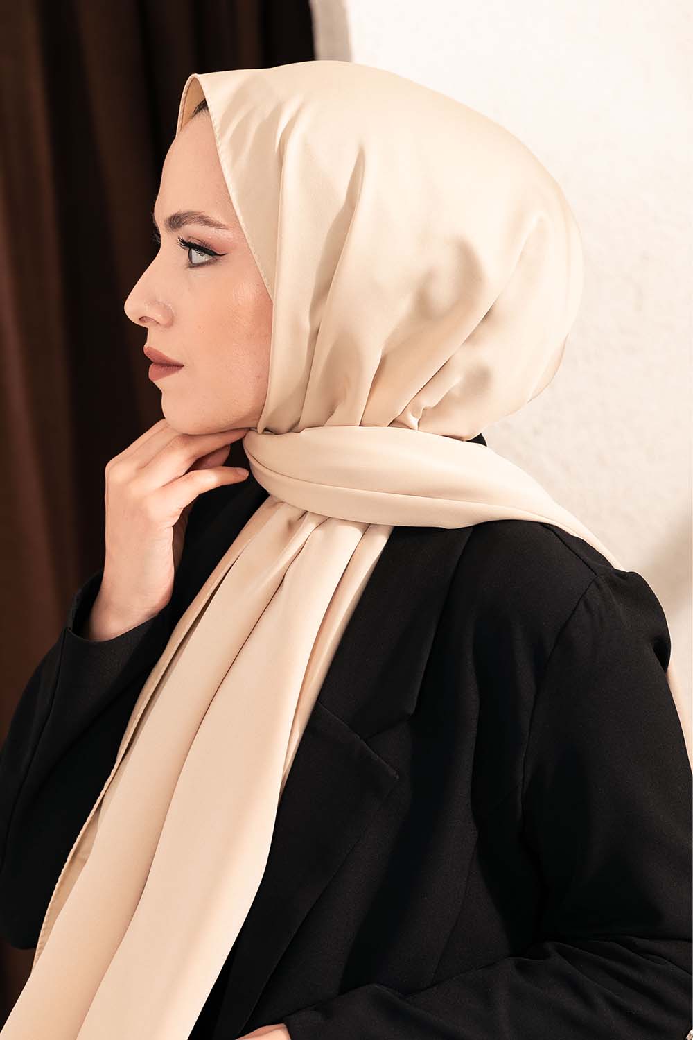 Plain silk scarves for ladies in USA